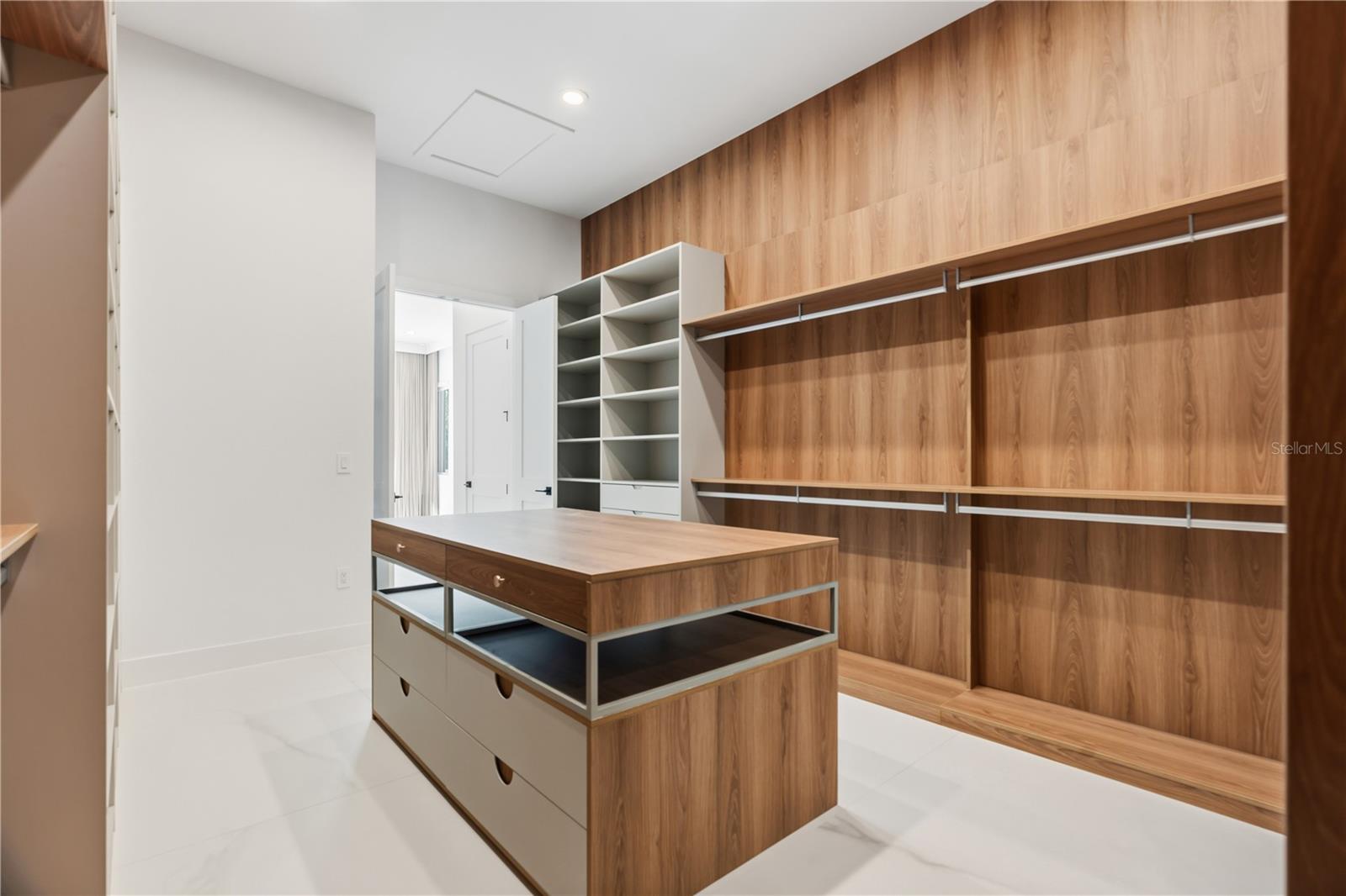 Image 37 of 95 For 15548 Pendio Drive