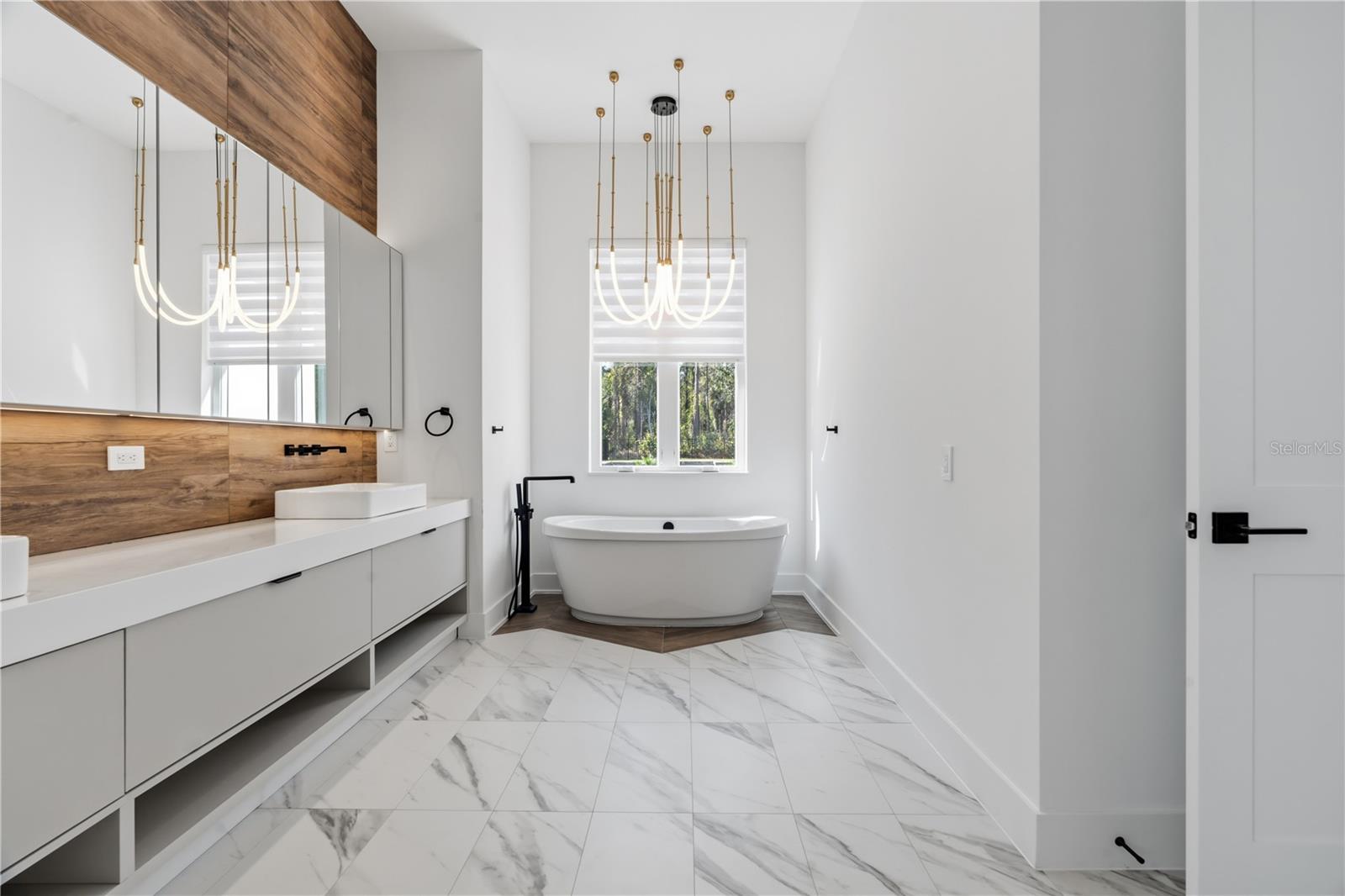 Image 39 of 95 For 15548 Pendio Drive