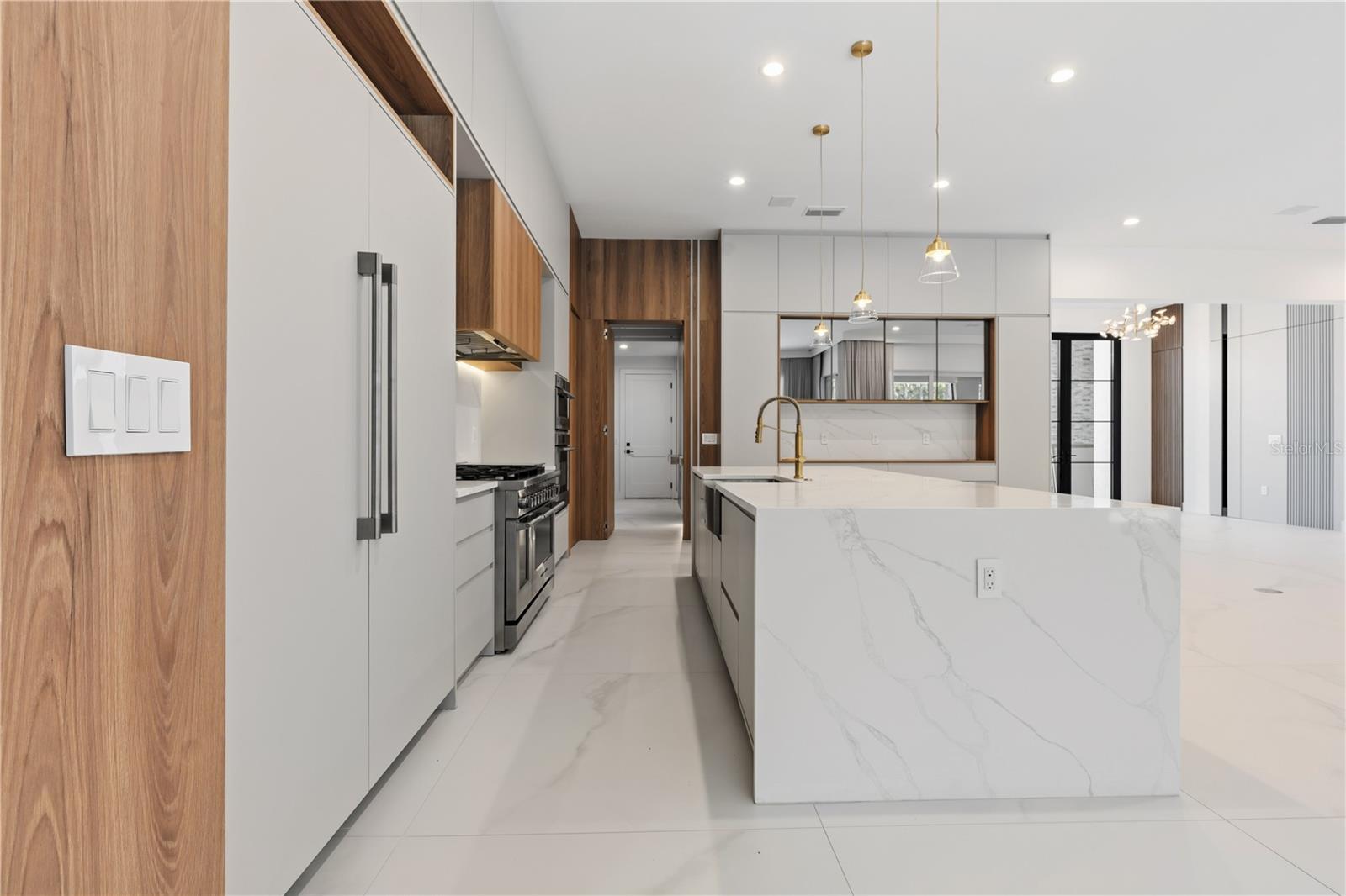 Image 7 of 95 For 15548 Pendio Drive