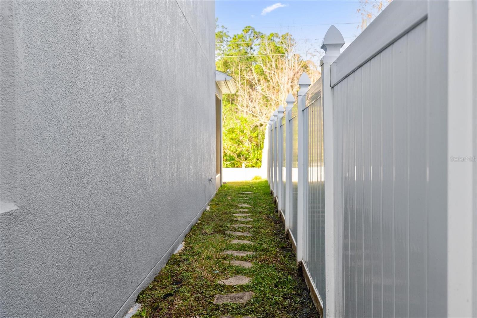 Image 37 of 47 For 8650 Abbotsbury Drive