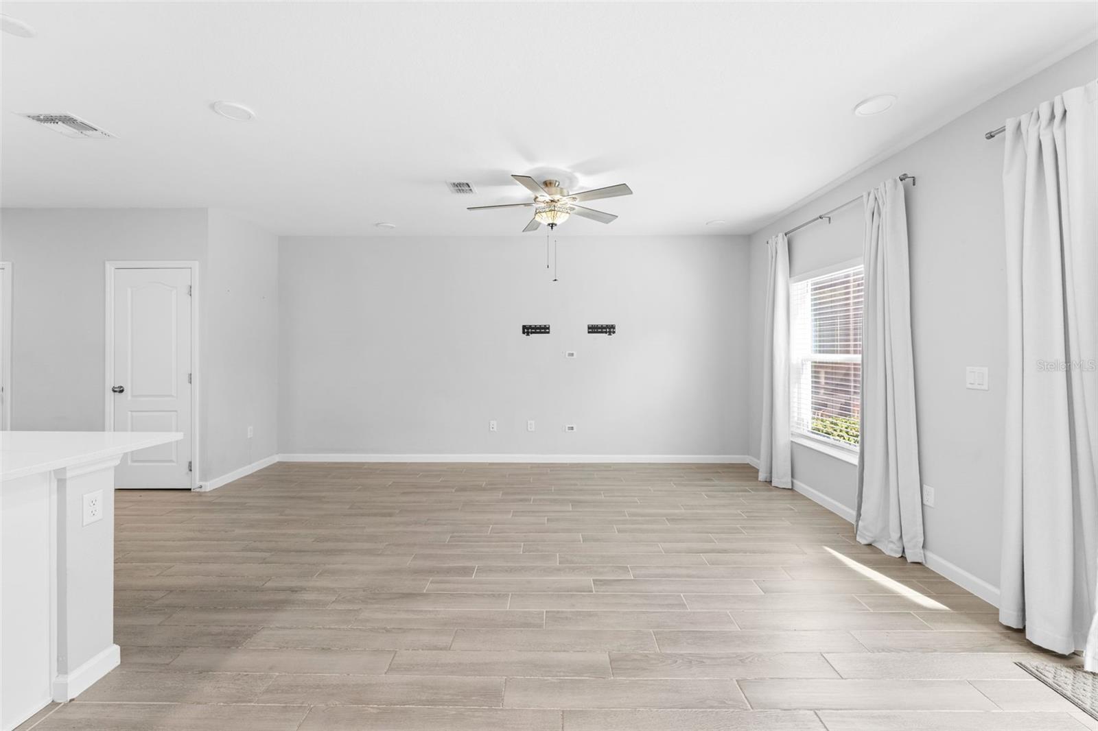 Image 13 of 40 For 3137 Riverboat Way