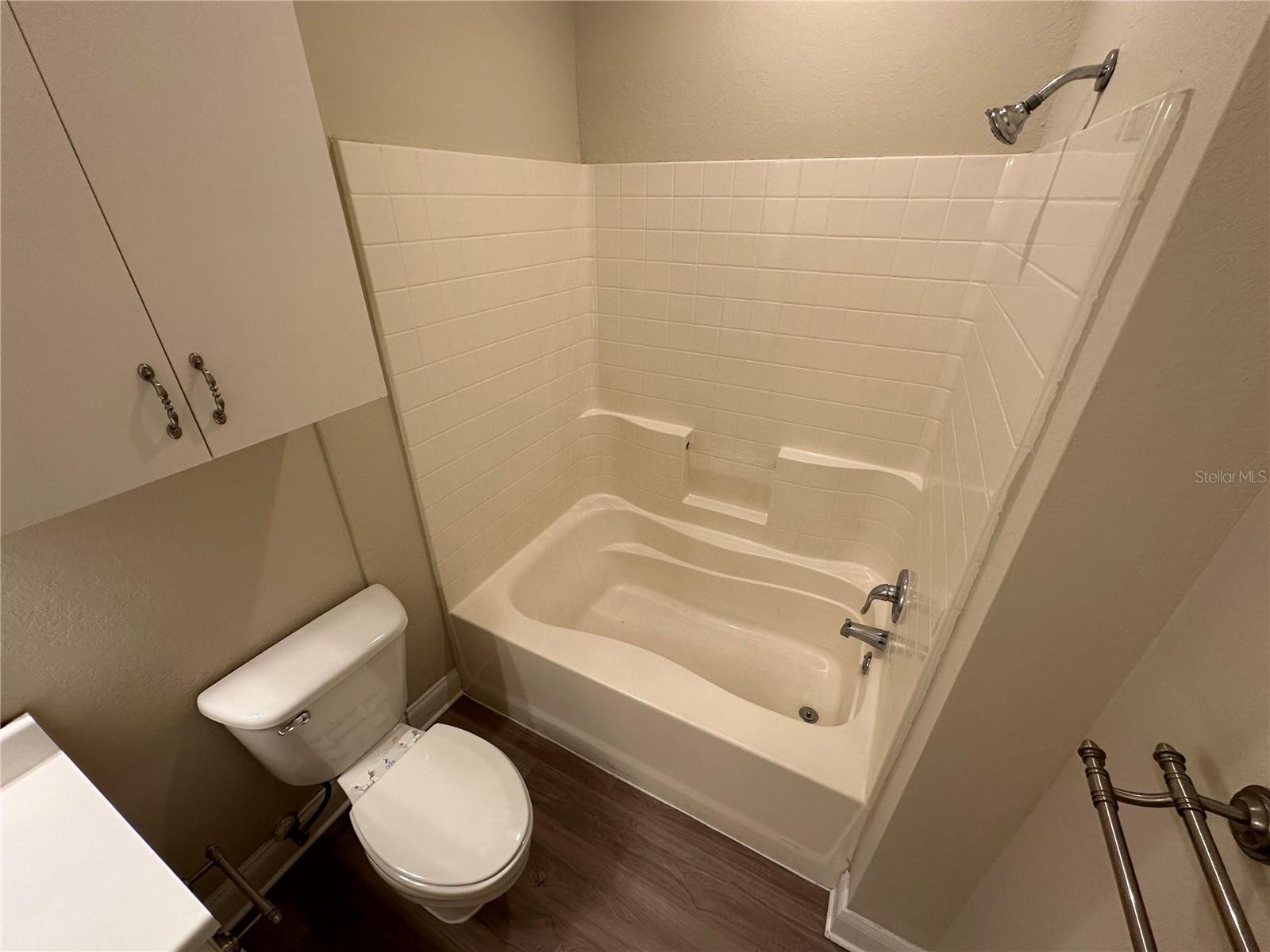 Image 10 of 18 For 860 Orange Avenue 212