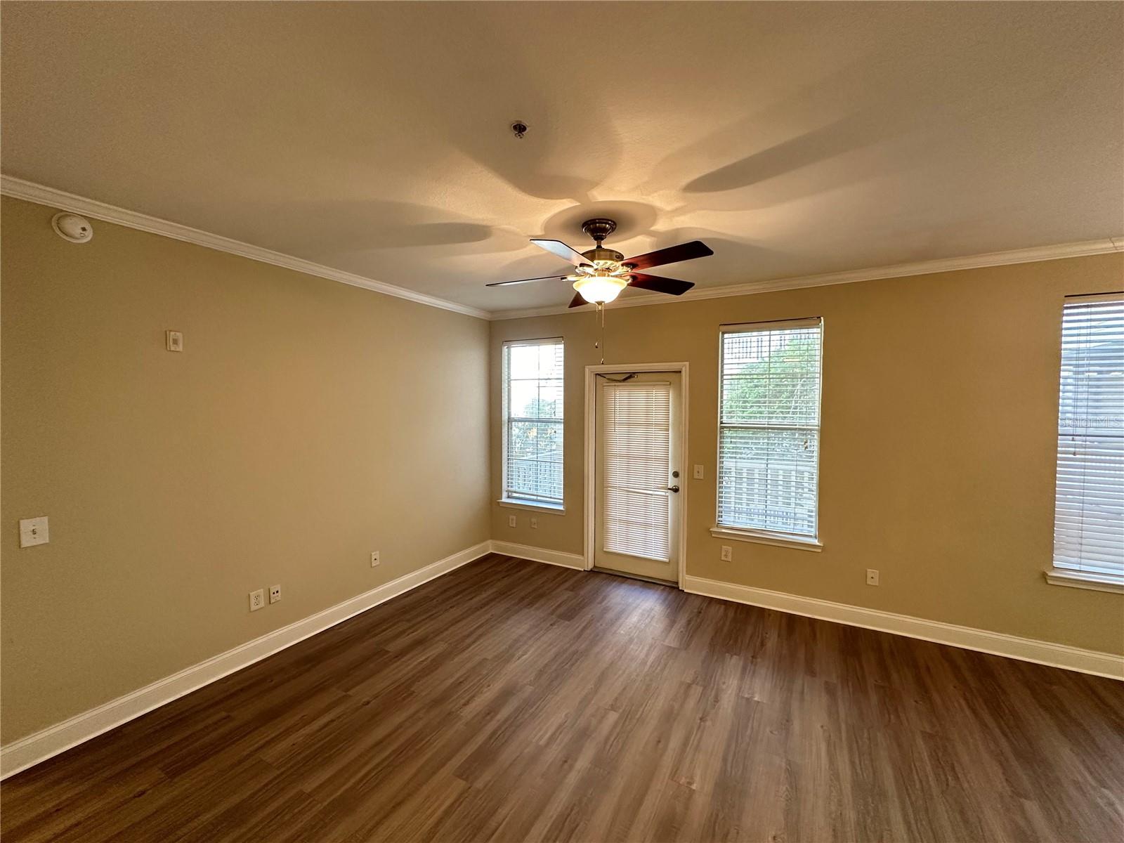 Image 7 of 18 For 860 Orange Avenue 212