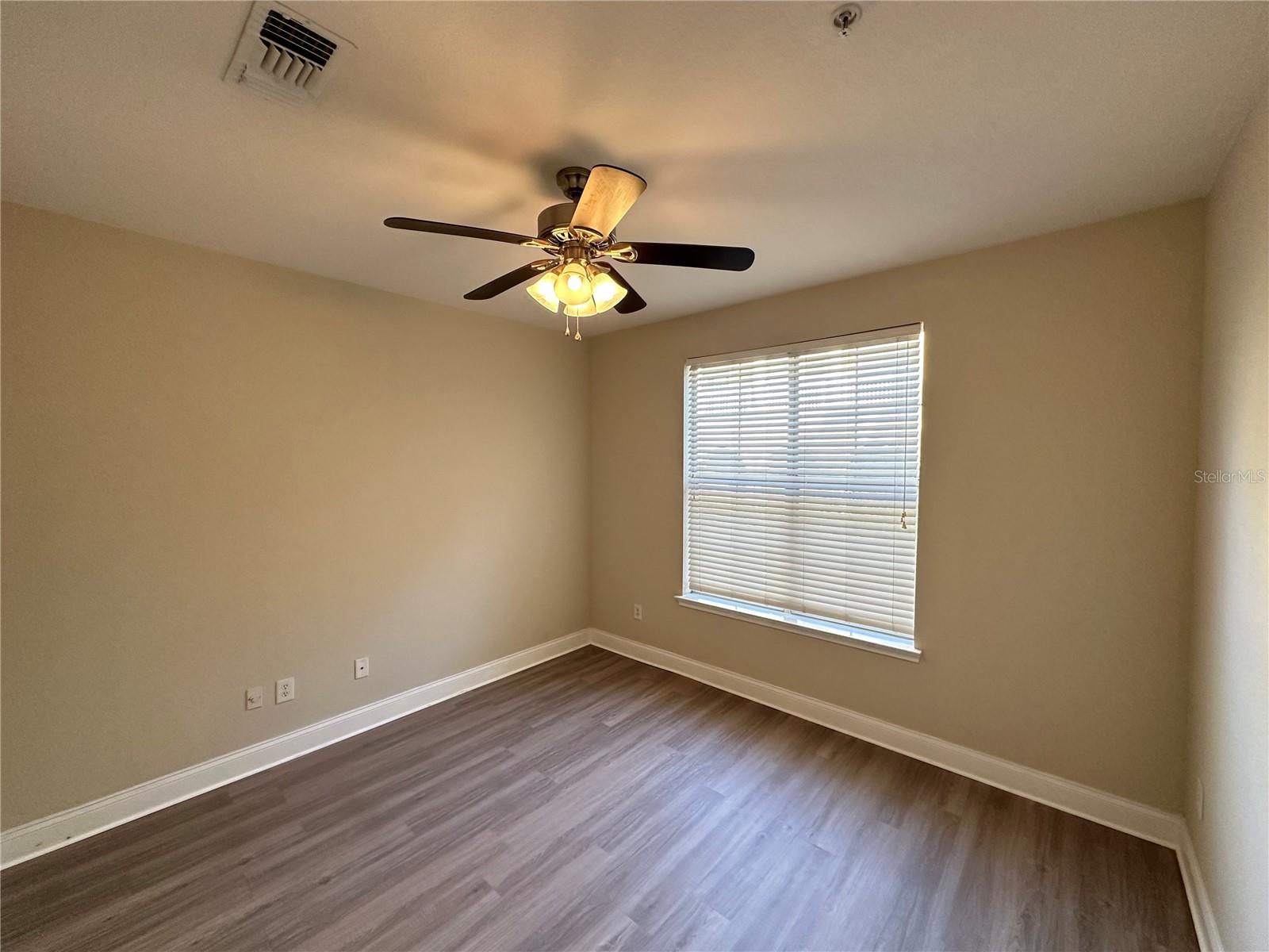 Image 8 of 18 For 860 Orange Avenue 212