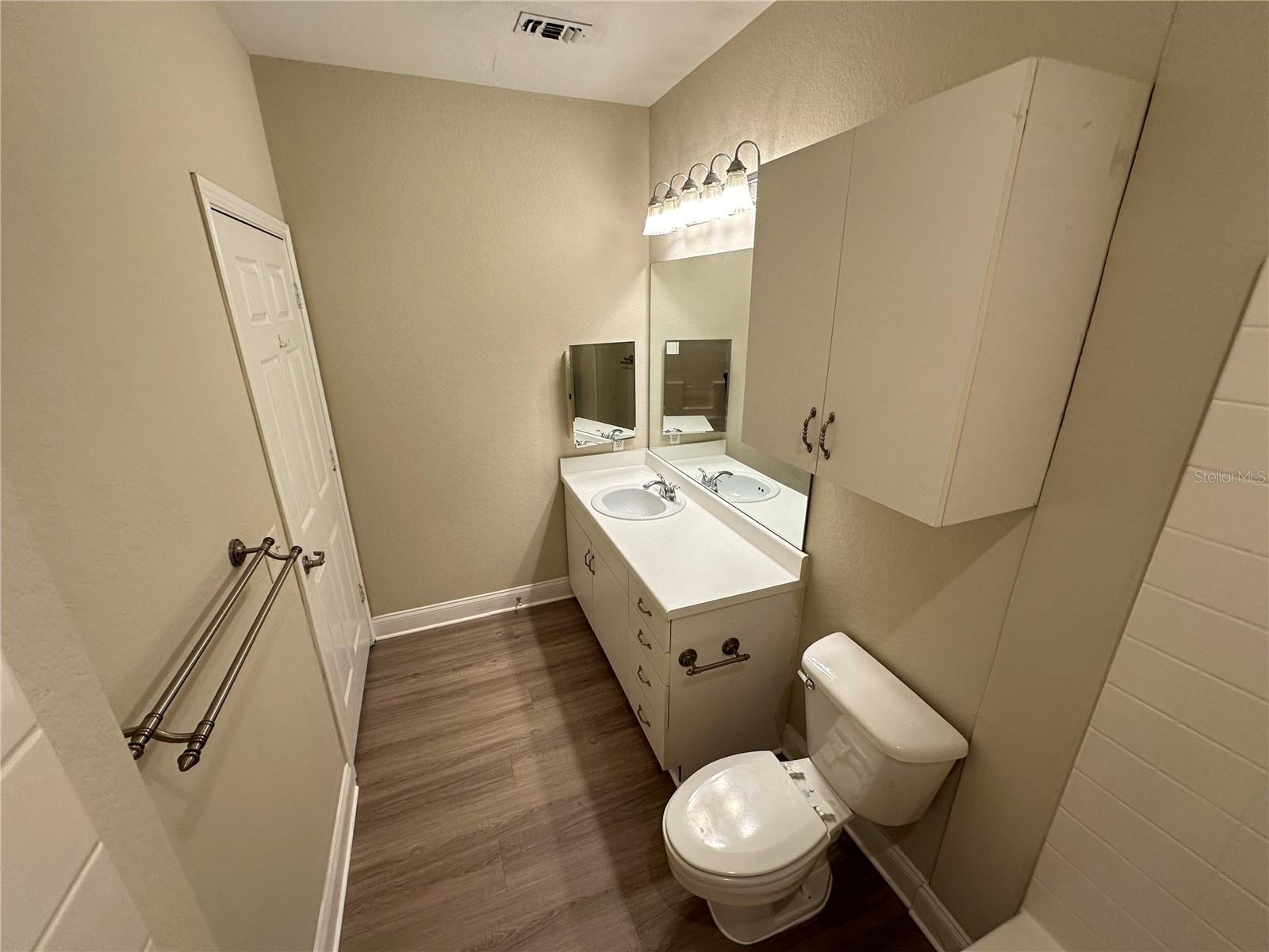 Image 9 of 18 For 860 Orange Avenue 212