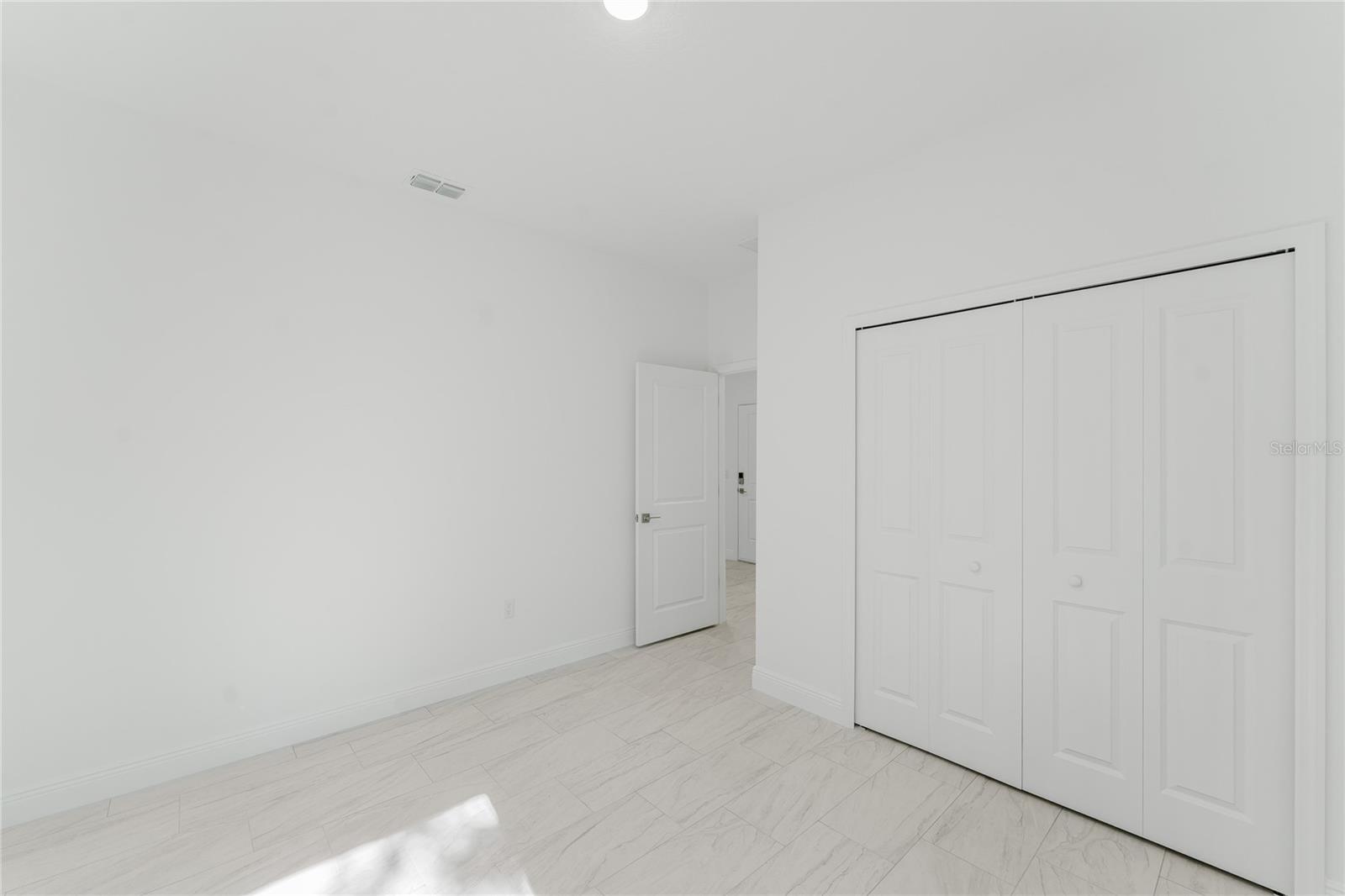 Image 14 of 24 For 627 Glenhaven Drive