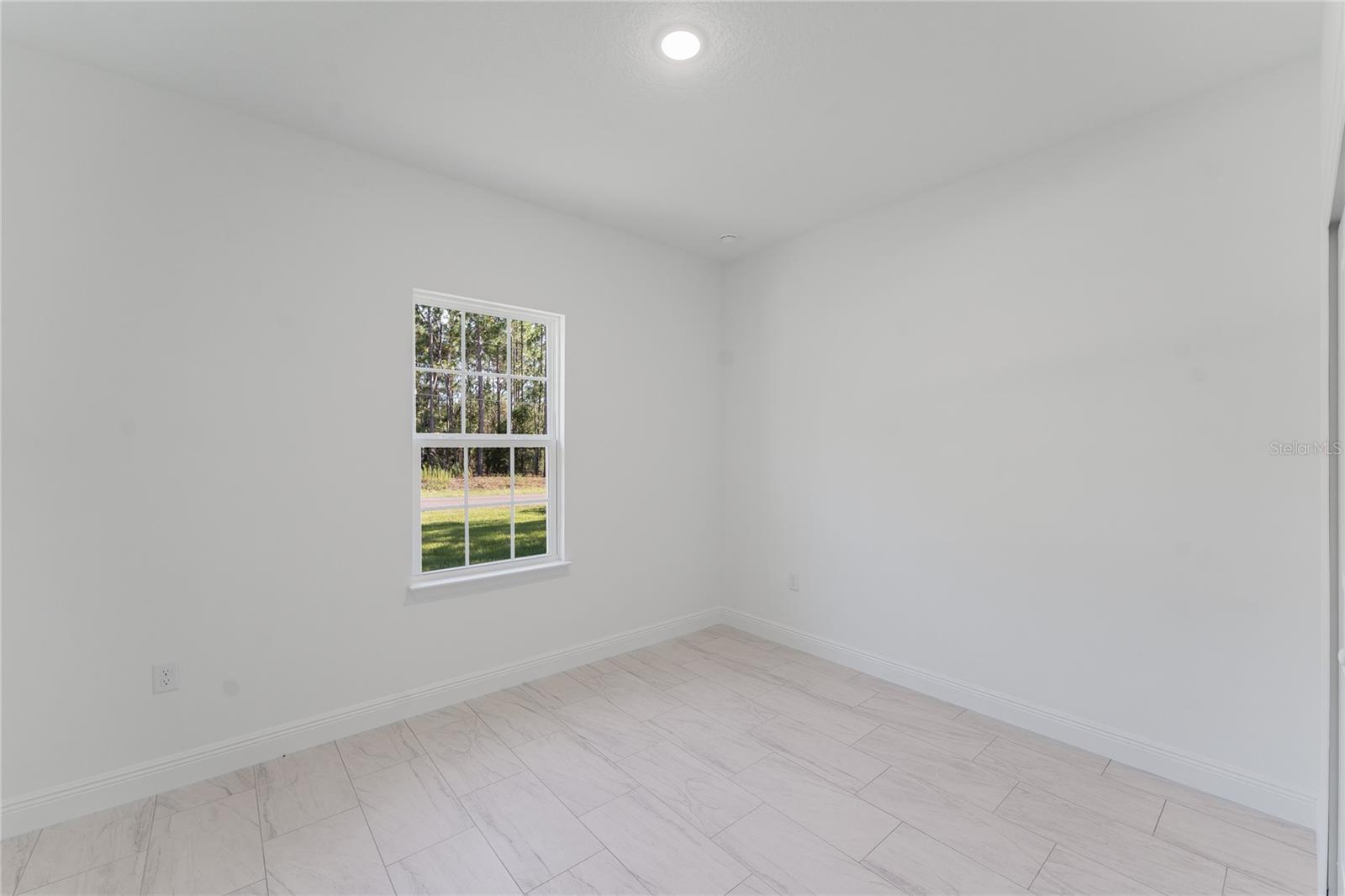 Image 17 of 24 For 627 Glenhaven Drive