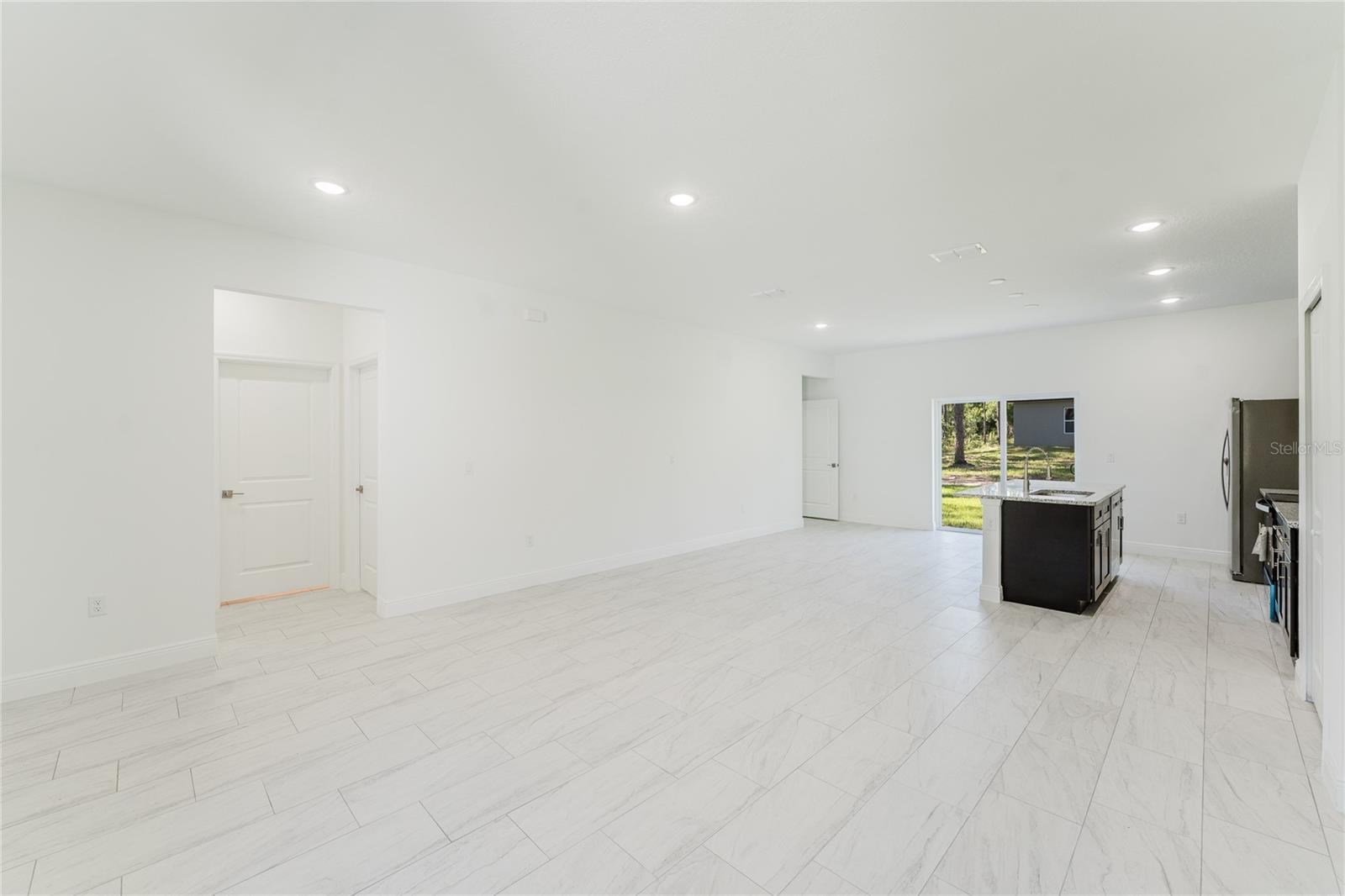 Image 4 of 24 For 627 Glenhaven Drive