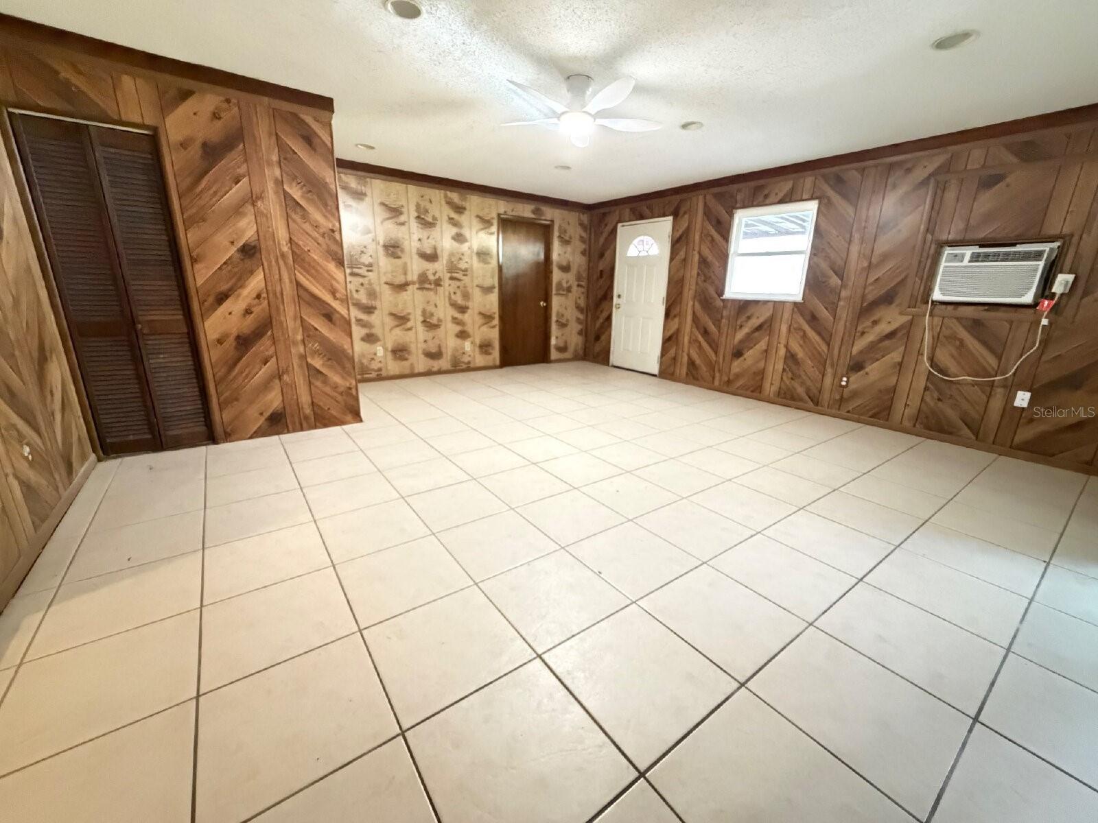 Image 10 of 21 For 1527 Leeway Avenue