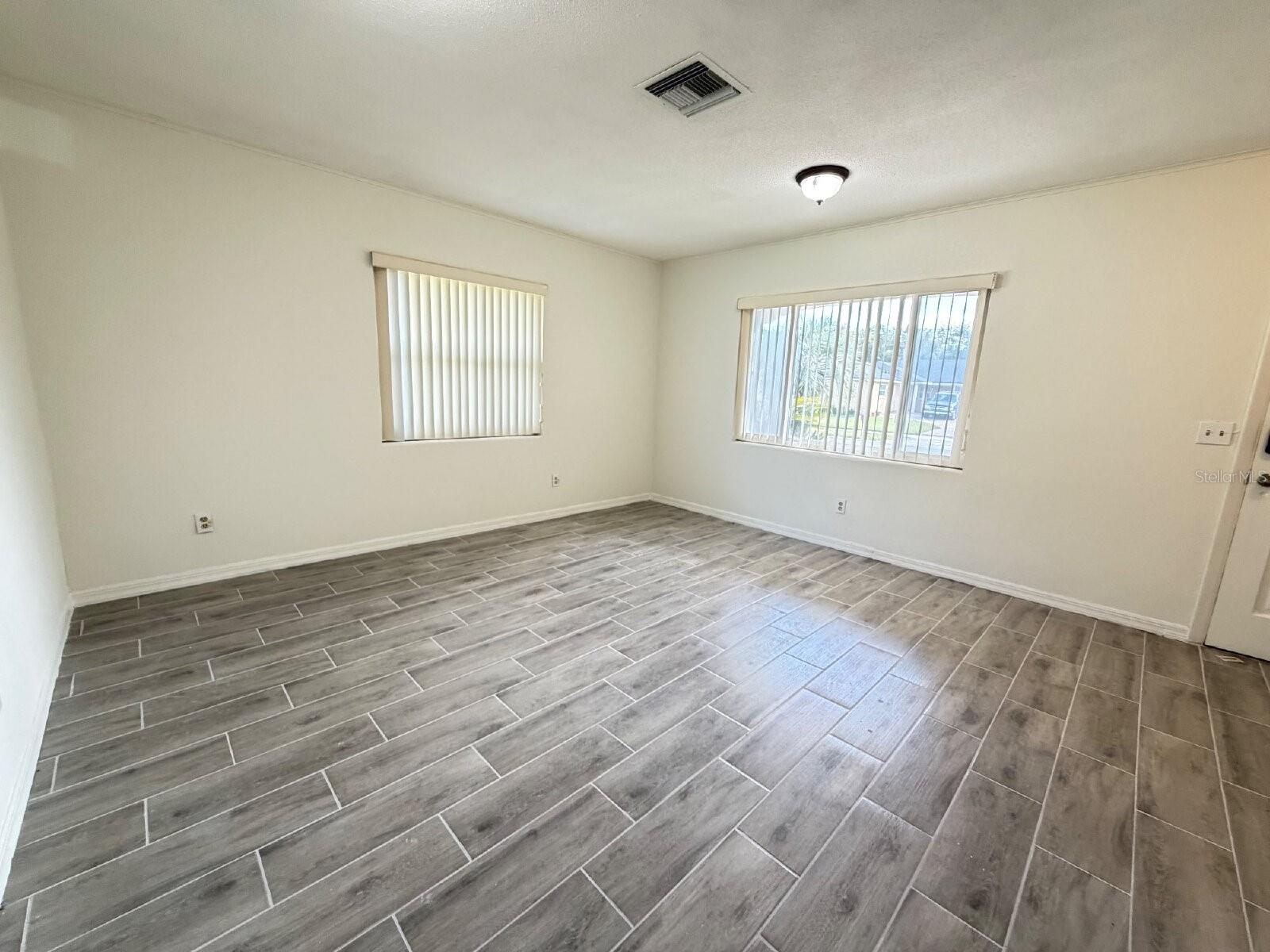 Image 3 of 21 For 1527 Leeway Avenue