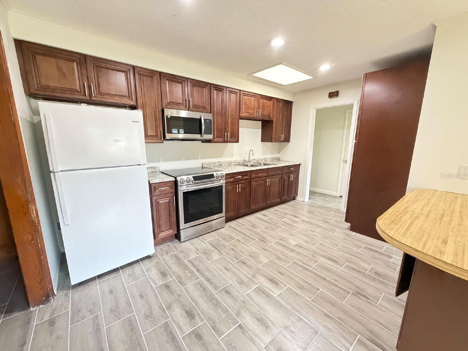 Image 6 of 21 For 1527 Leeway Avenue