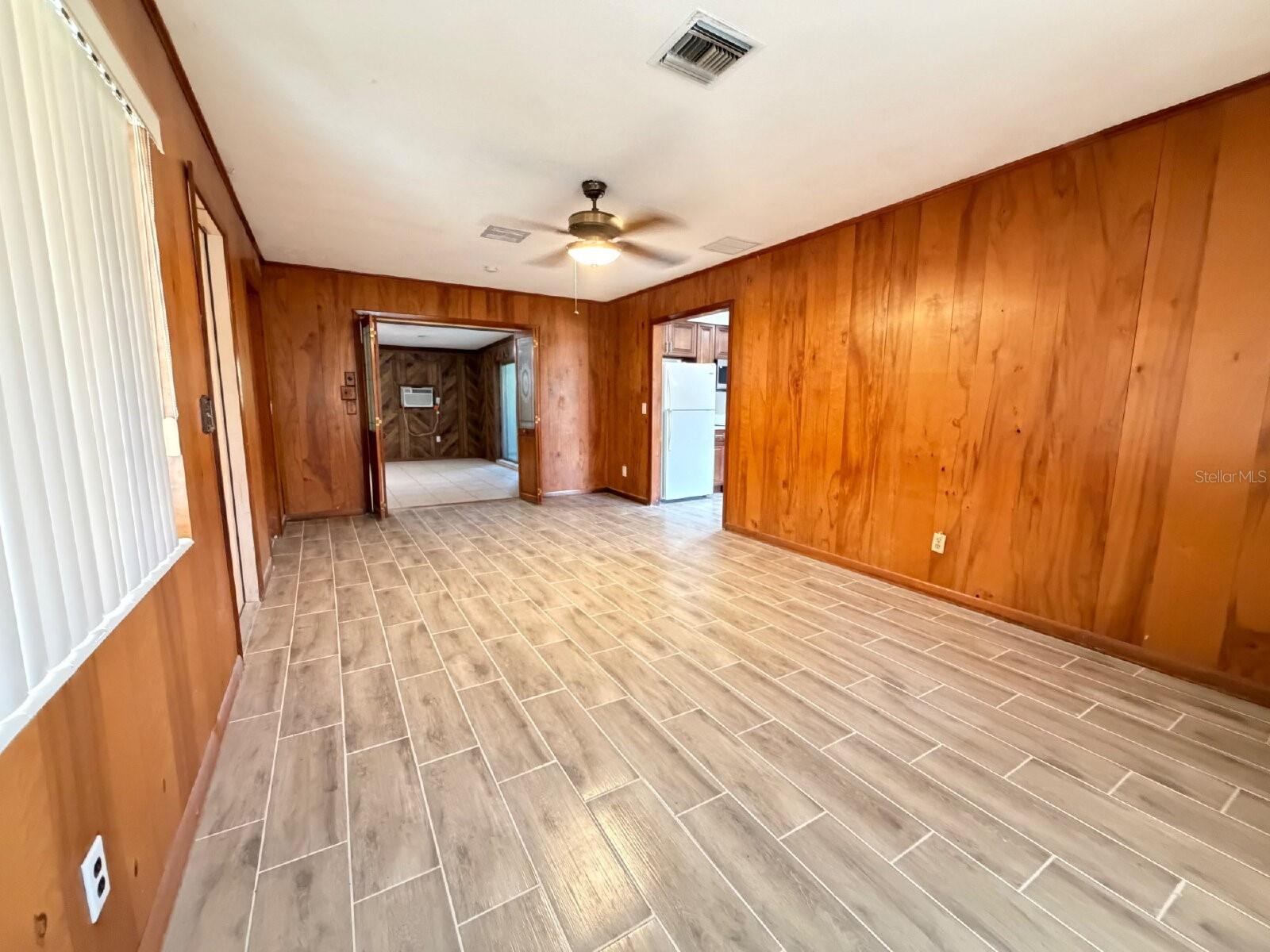 Image 9 of 21 For 1527 Leeway Avenue