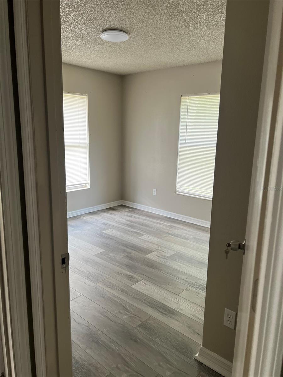 Image 17 of 29 For 319 Eaton Street