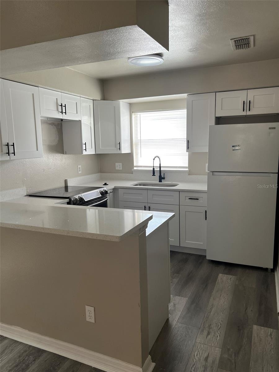 Image 24 of 29 For 319 Eaton Street