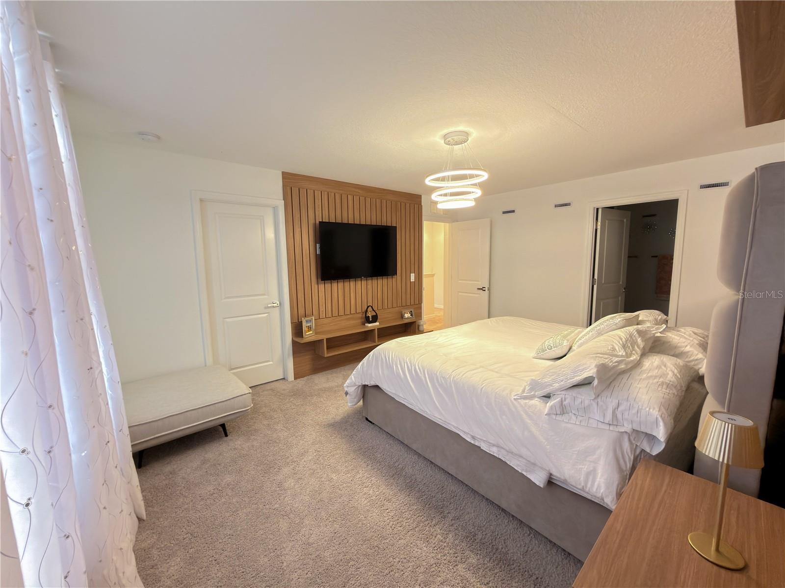 Image 21 of 43 For 646 Longboat Drive 646