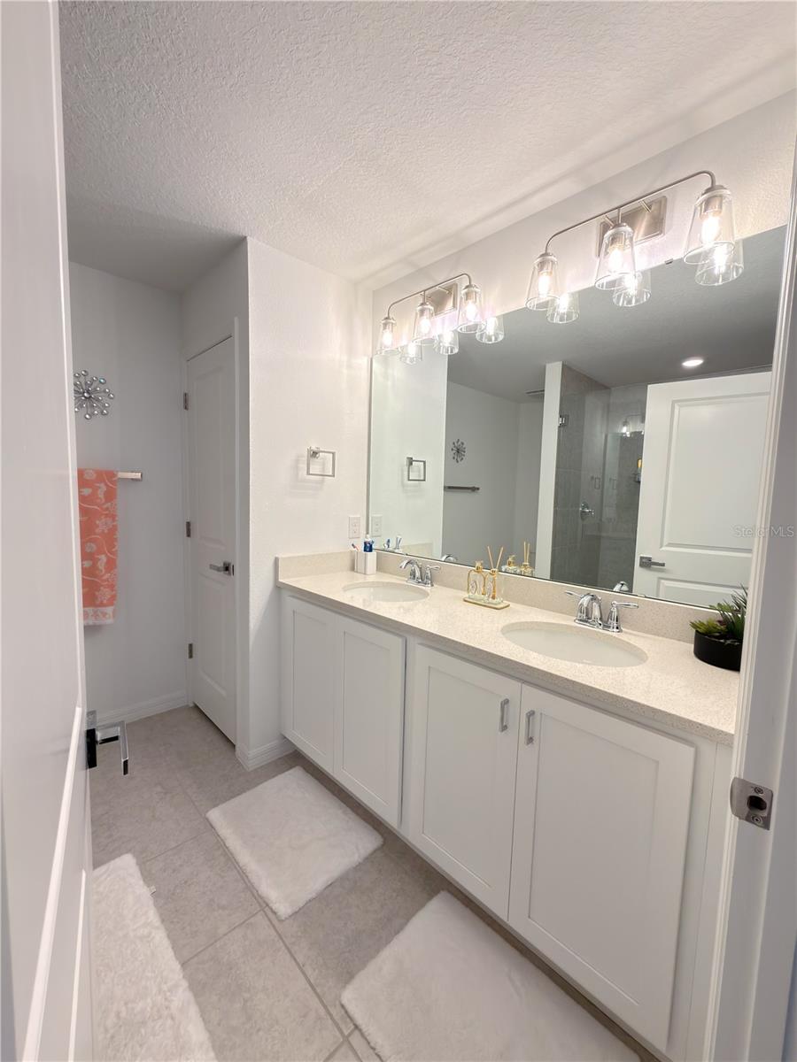 Image 22 of 43 For 646 Longboat Drive 646