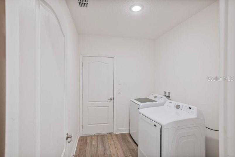 Listing photo id 11 for 6438 Chorus Drive