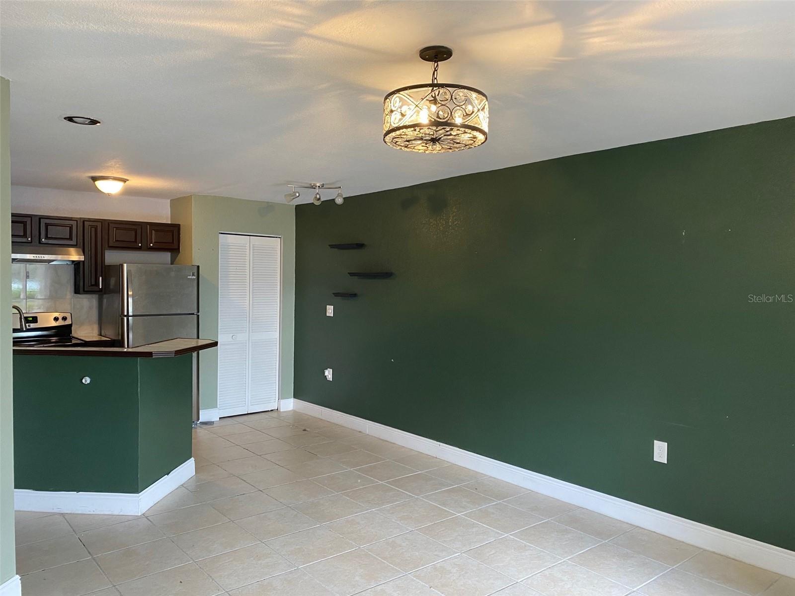 Image 3 of 12 For 1916 Lake Atriums Circle 28