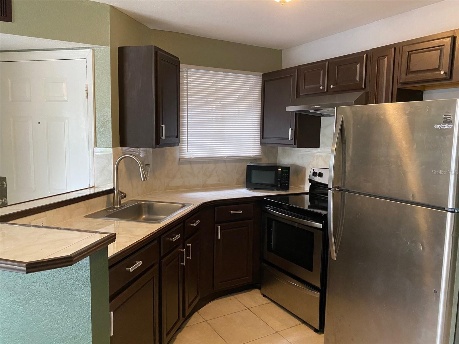 Image 4 of 12 For 1916 Lake Atriums Circle 28