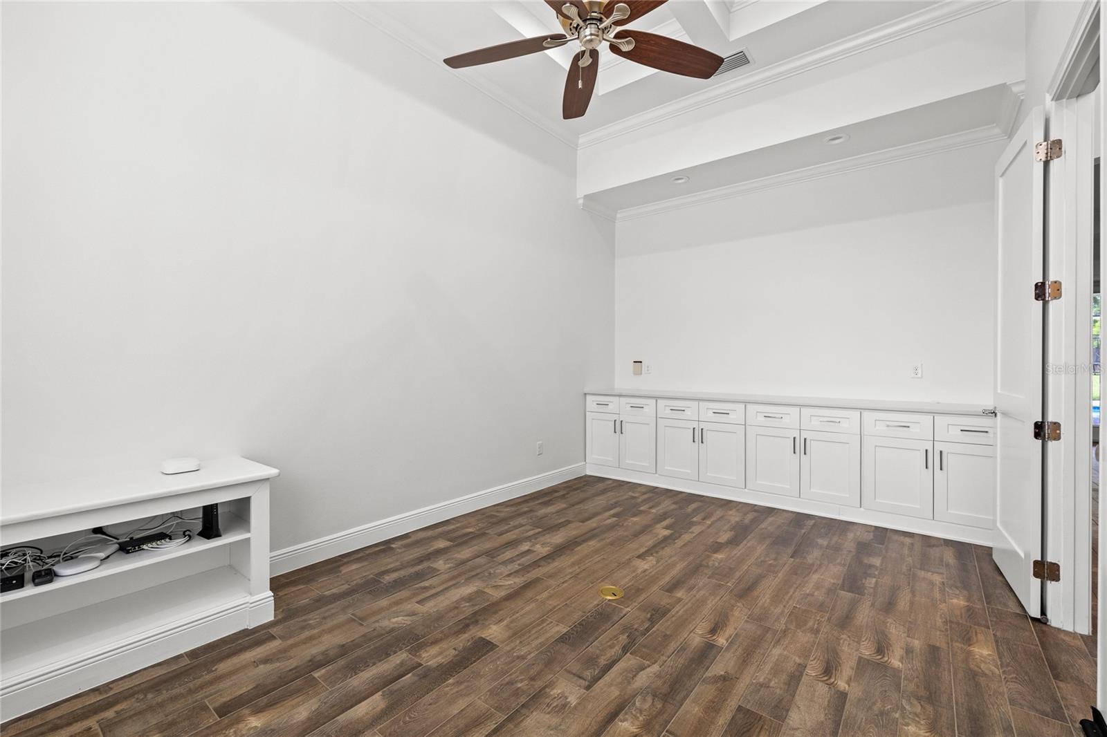 Image 10 of 41 For 1420 Dingens Avenue