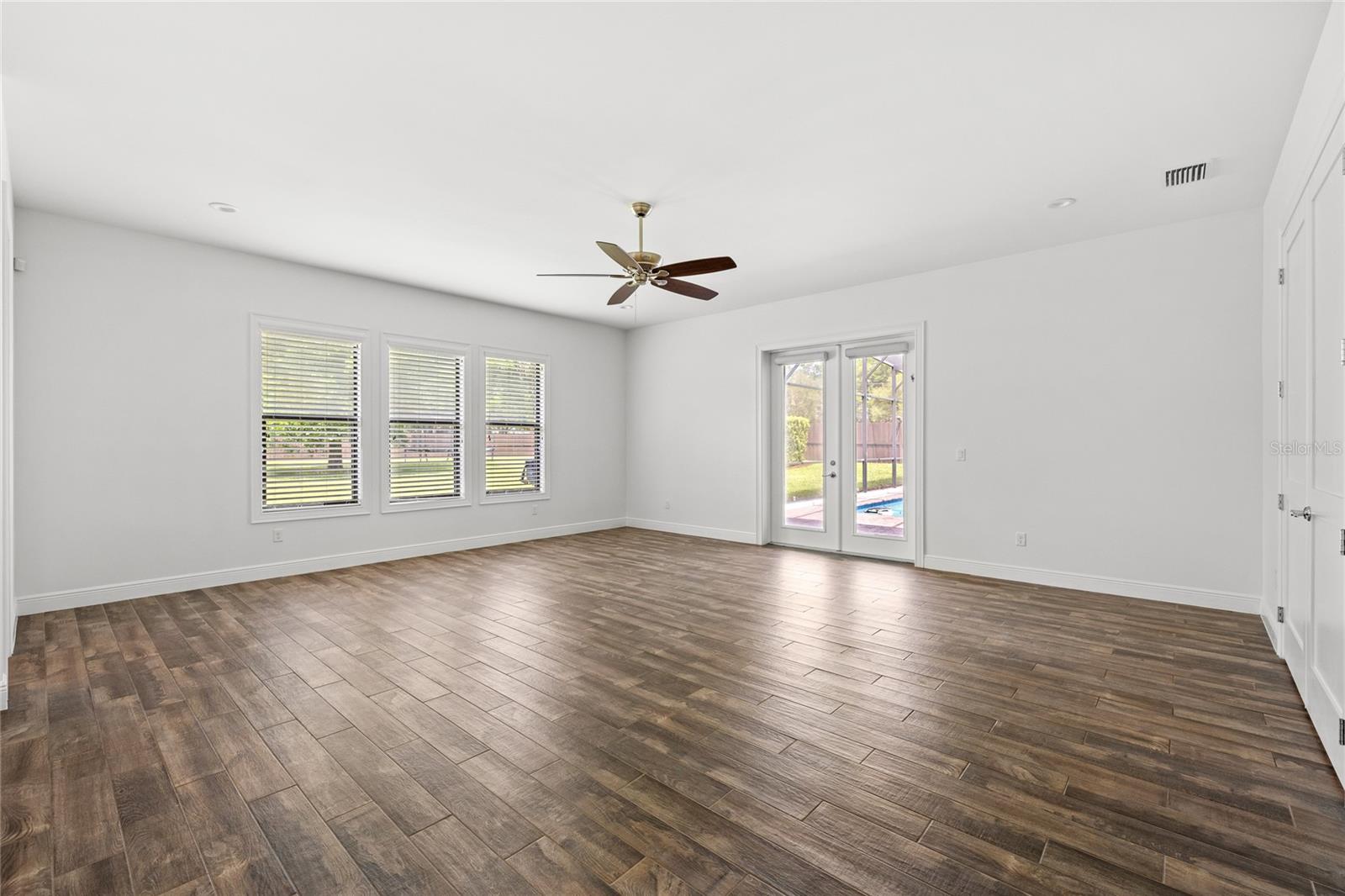 Image 17 of 41 For 1420 Dingens Avenue