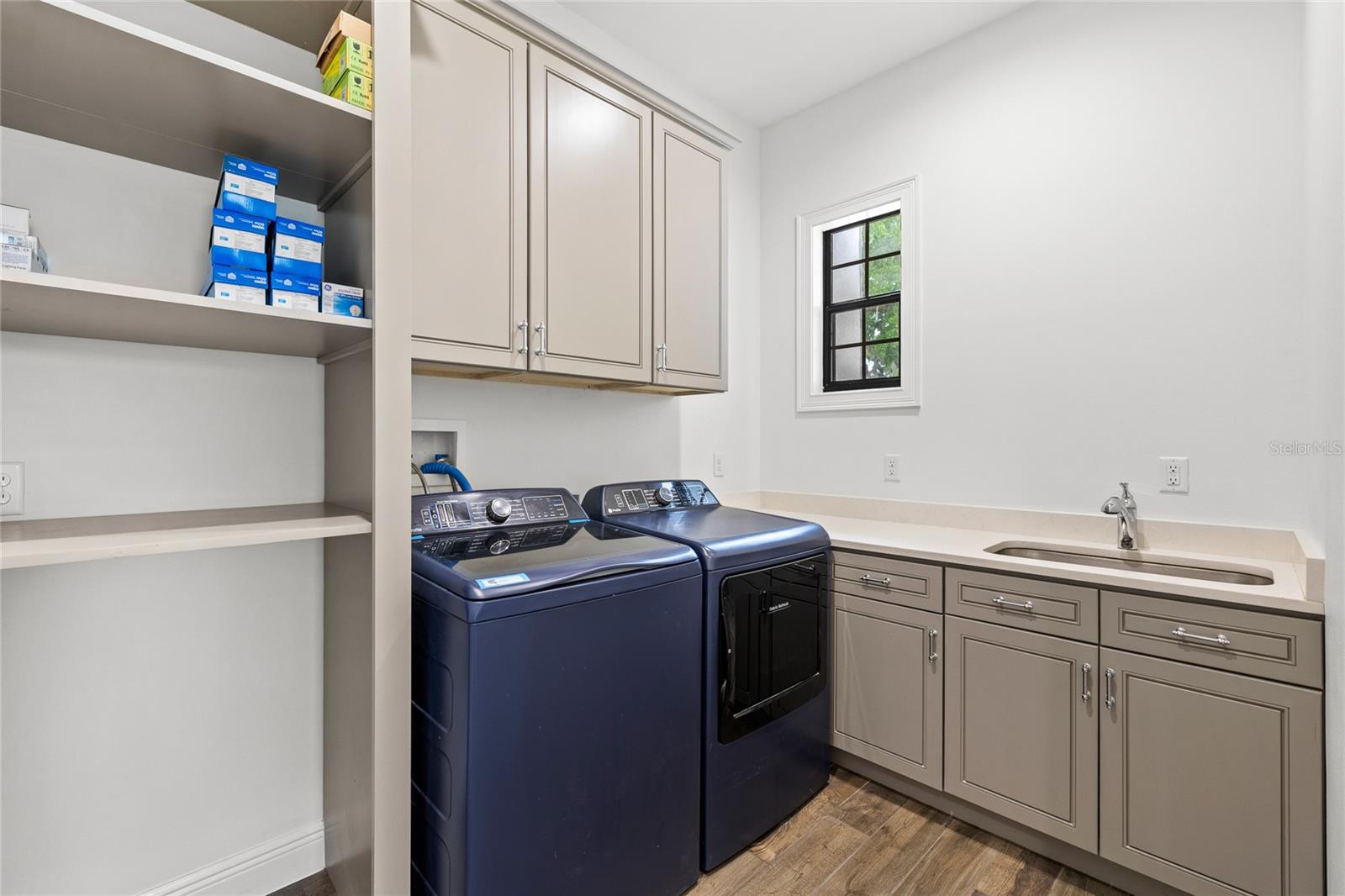 Image 26 of 41 For 1420 Dingens Avenue