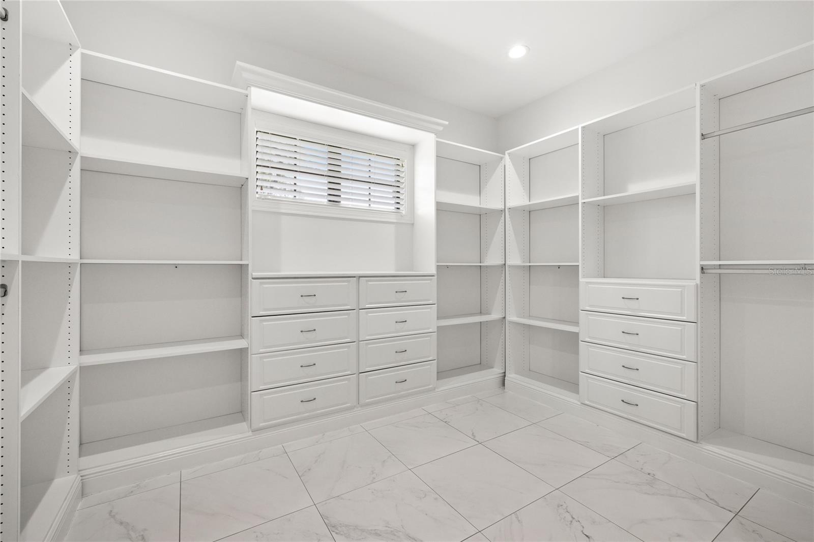 Image 33 of 41 For 1420 Dingens Avenue