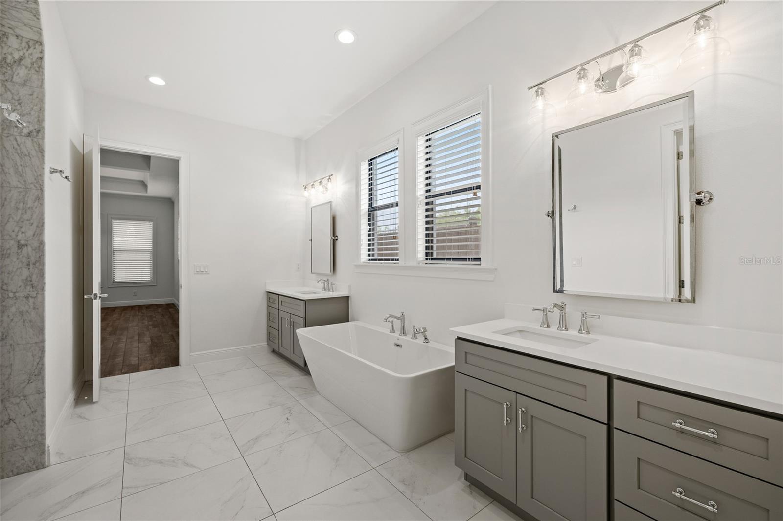 Image 34 of 41 For 1420 Dingens Avenue