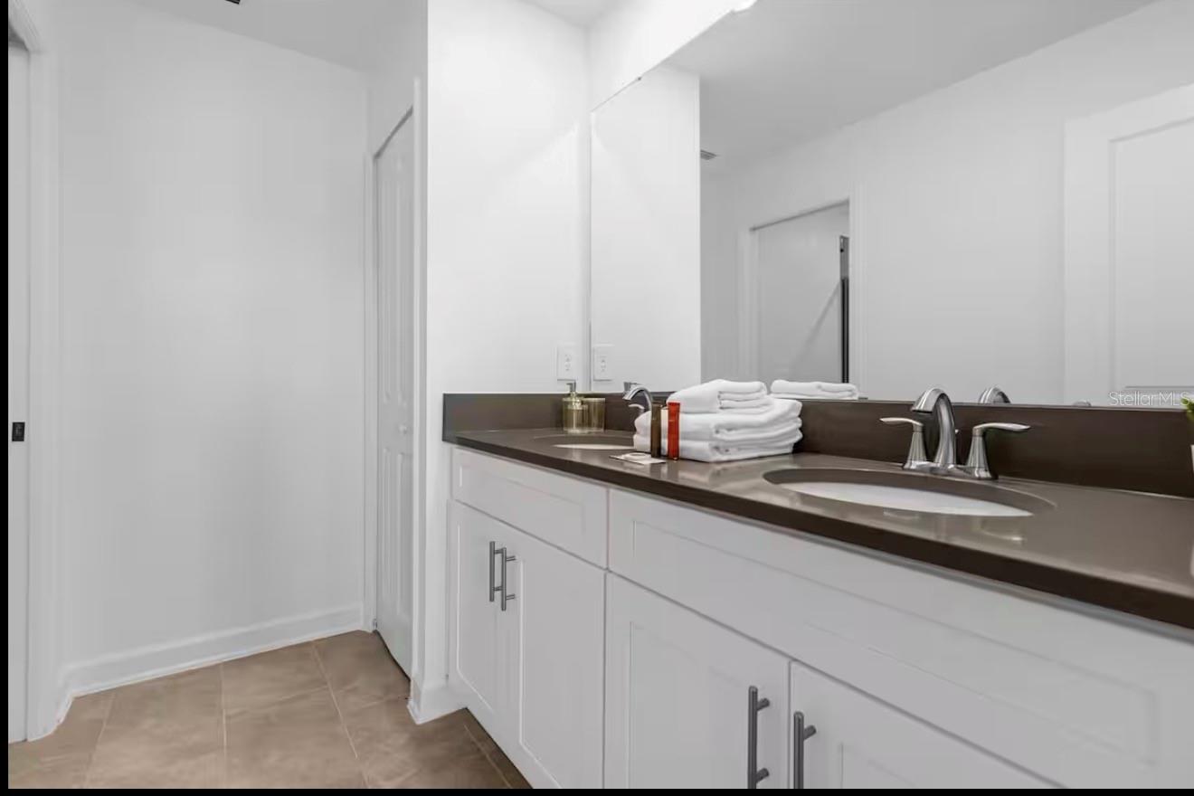 Image 53 of 83 For 2992 Penelope Loop