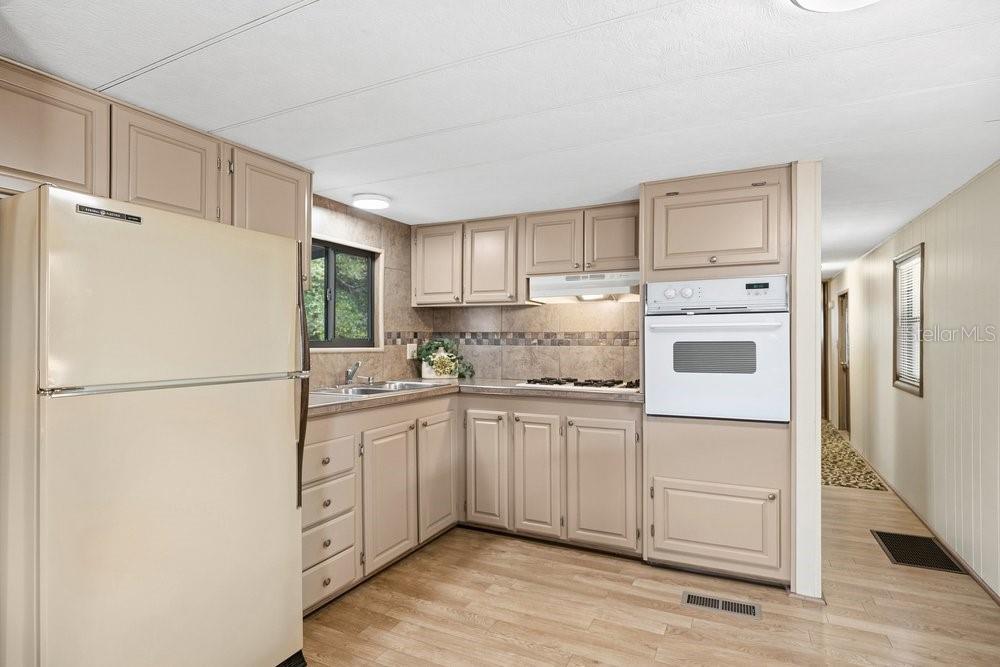 Image 14 of 43 For 6 Florence Boulevard