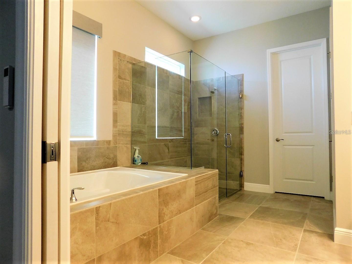 Image 23 of 50 For 15532 Sweet Orange Avenue