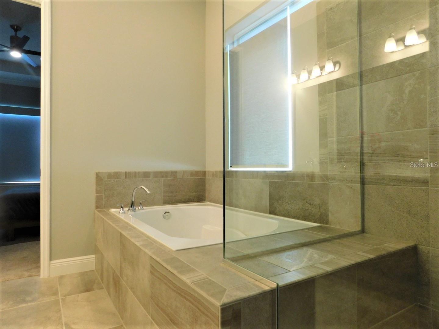 Image 25 of 50 For 15532 Sweet Orange Avenue