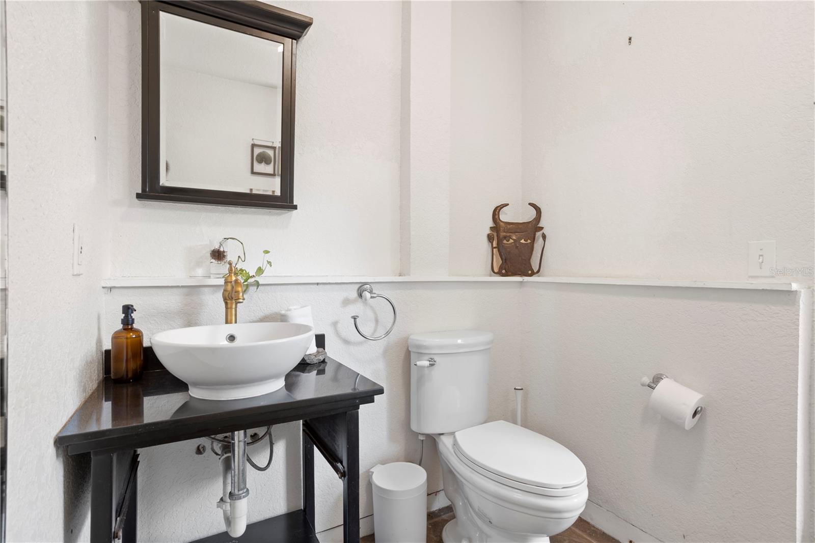 Image 22 of 54 For 210 Phillips Place