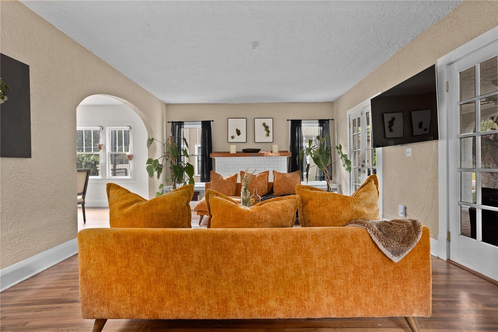 Image 24 of 54 For 210 Phillips Place