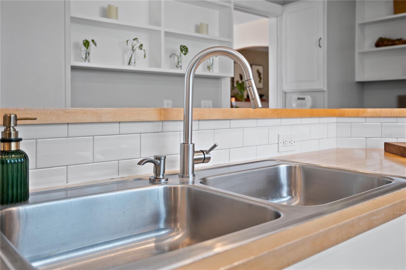 Image 27 of 54 For 210 Phillips Place