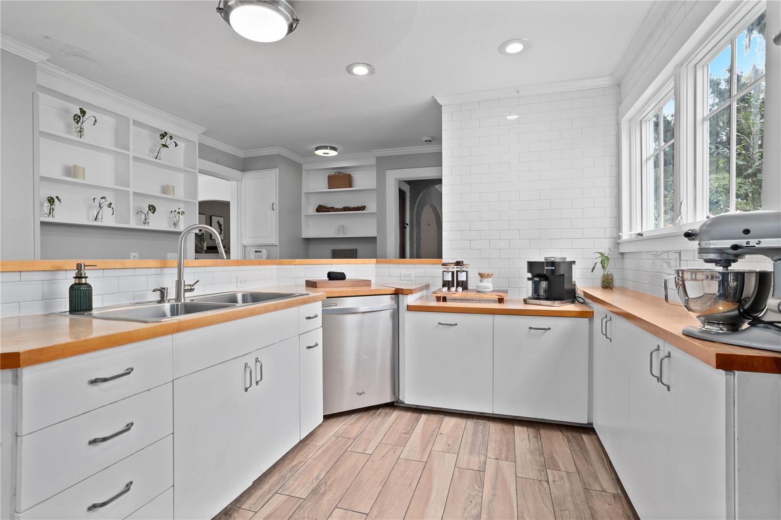 Image 28 of 54 For 210 Phillips Place