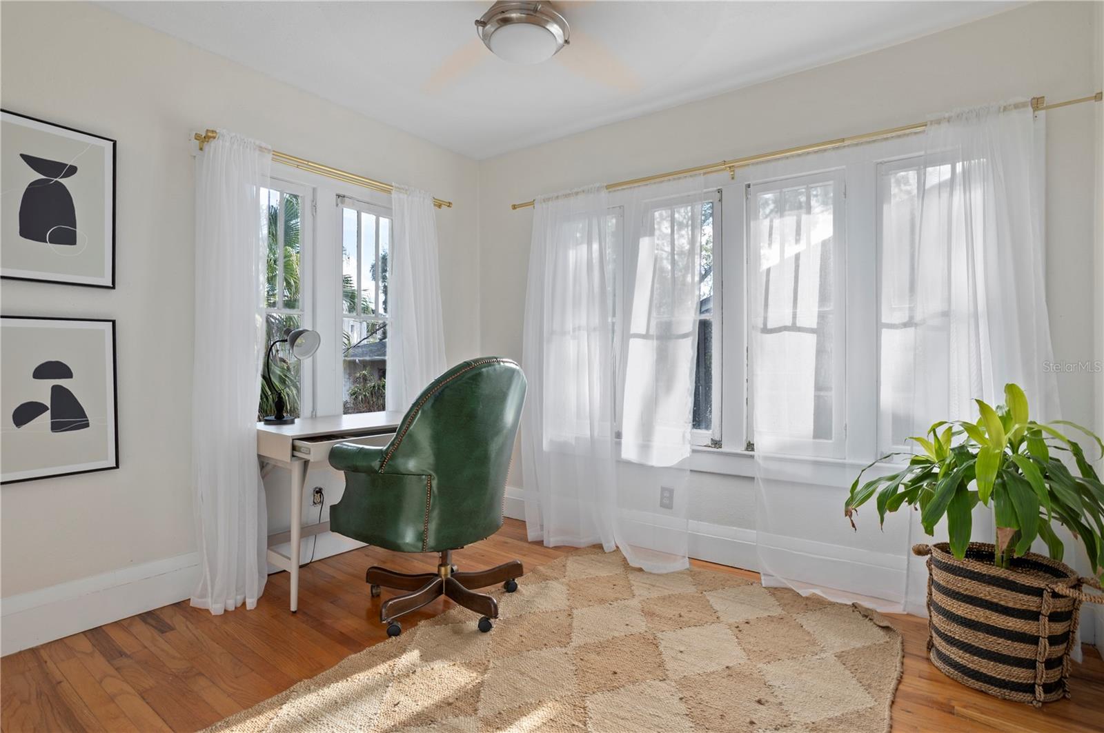 Image 36 of 54 For 210 Phillips Place