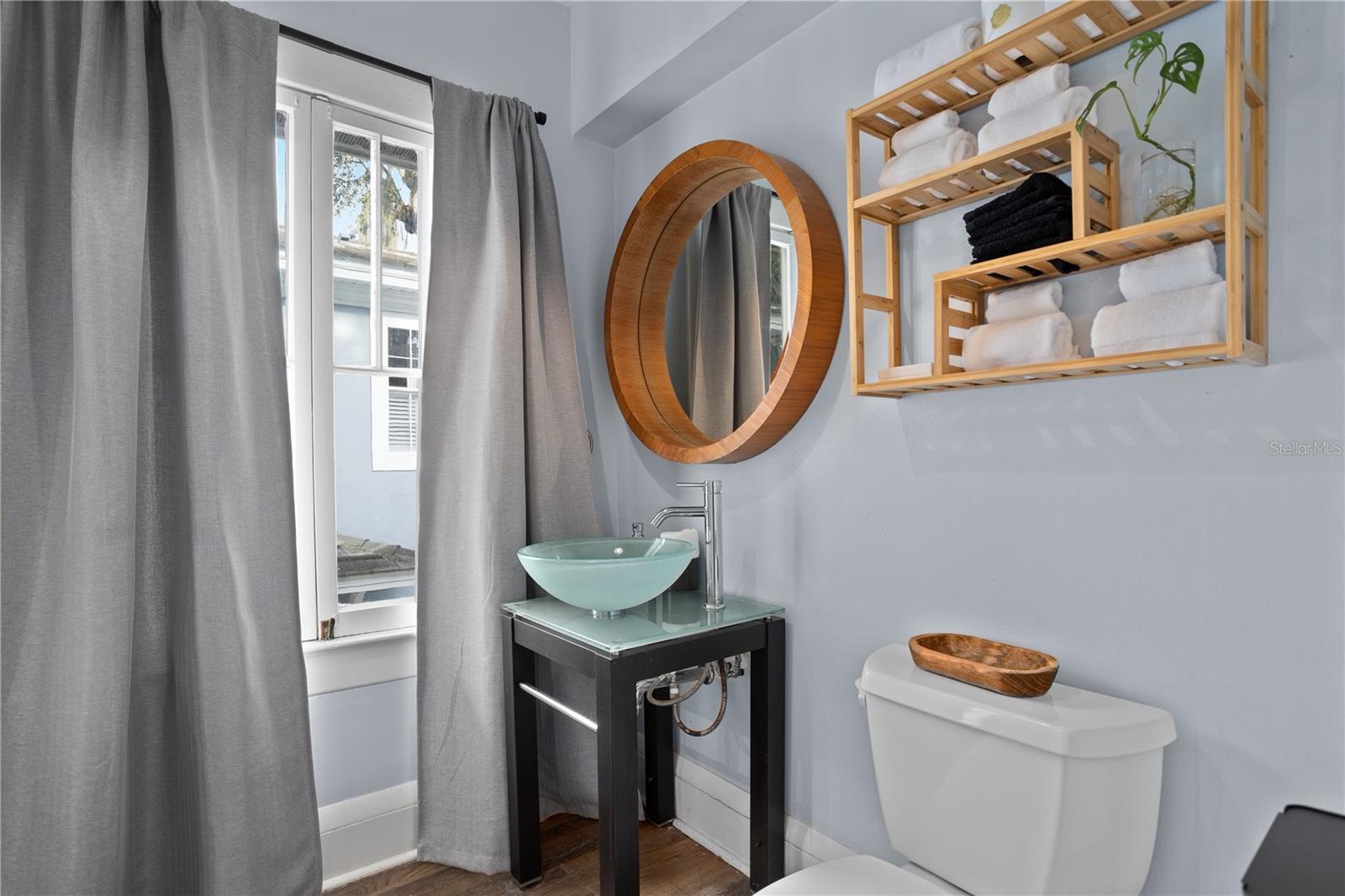 Image 53 of 54 For 210 Phillips Place