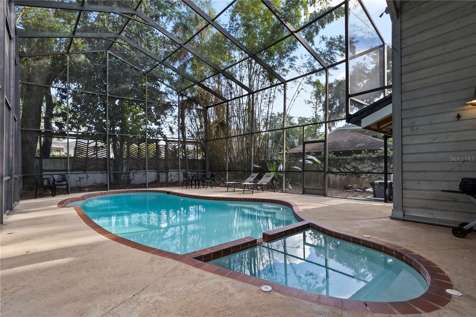 Image 7 of 54 For 210 Phillips Place