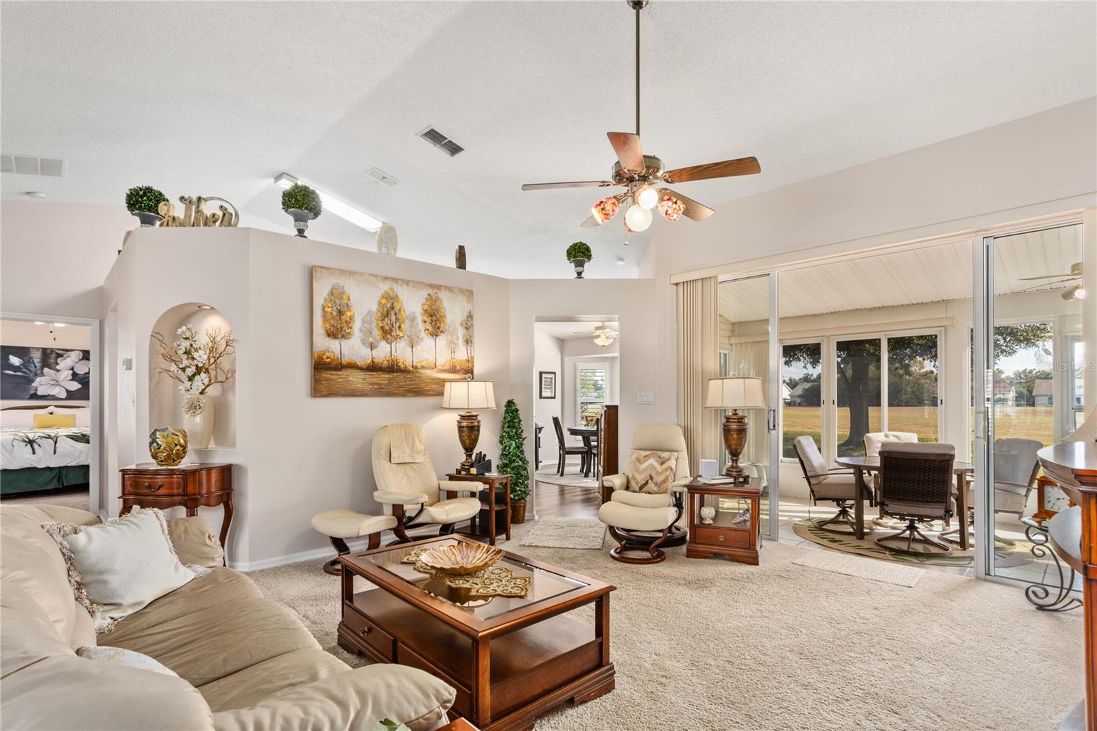 Image 14 of 47 For 25233 Lost Oak Circle