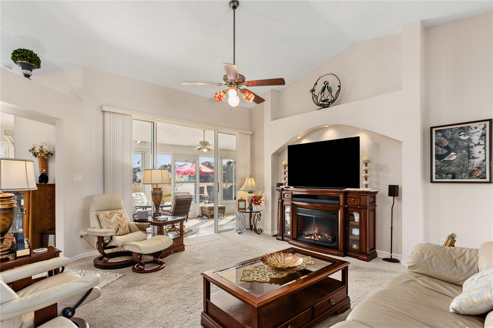 Image 16 of 47 For 25233 Lost Oak Circle