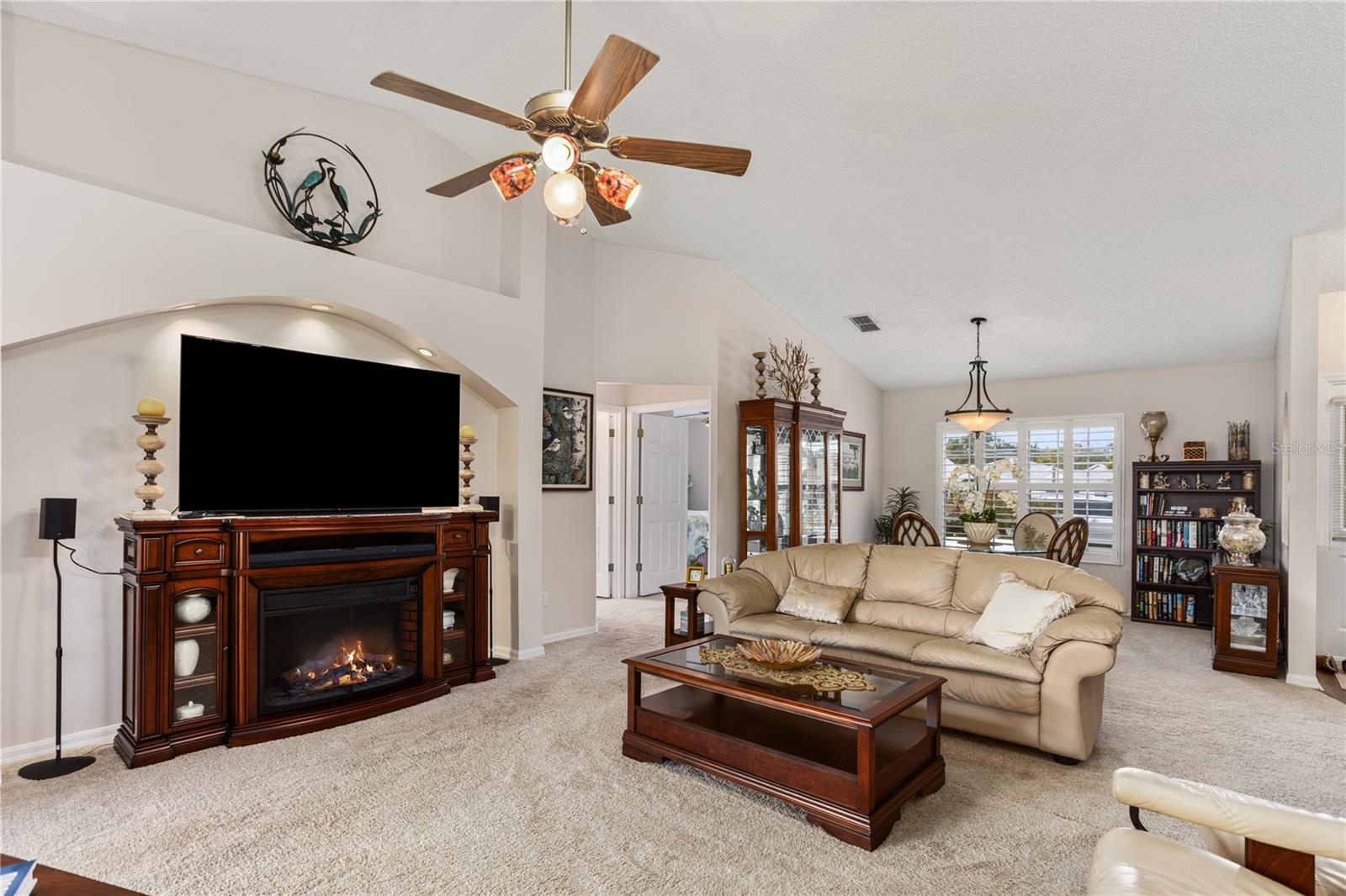 Image 17 of 47 For 25233 Lost Oak Circle