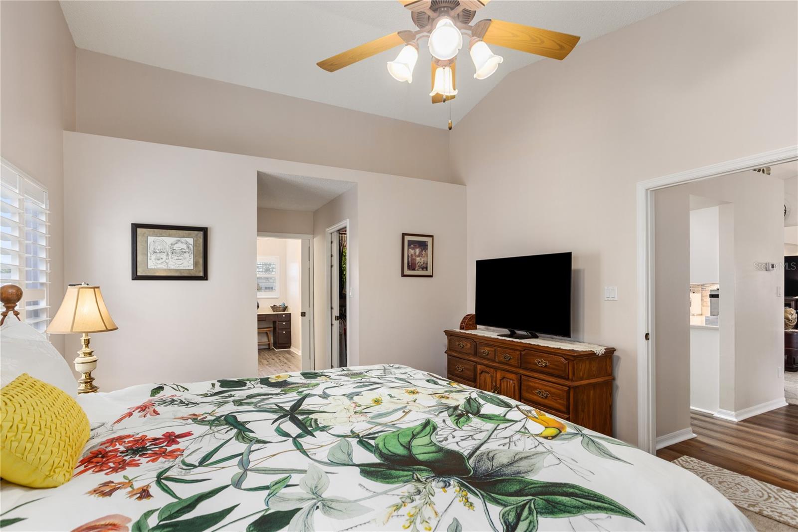 Image 21 of 47 For 25233 Lost Oak Circle