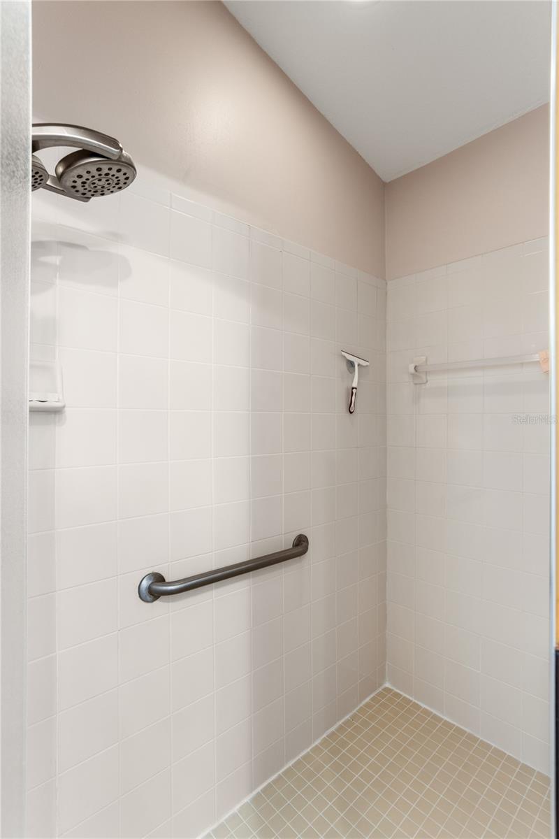 Image 29 of 47 For 25233 Lost Oak Circle