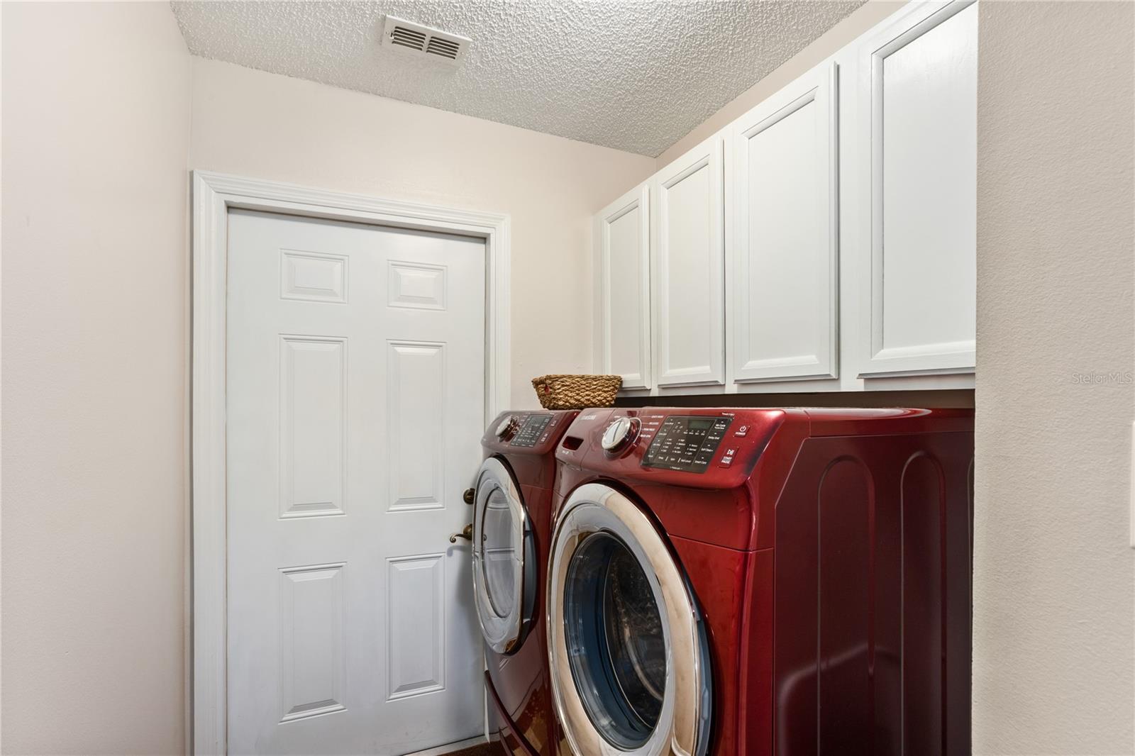 Image 31 of 47 For 25233 Lost Oak Circle