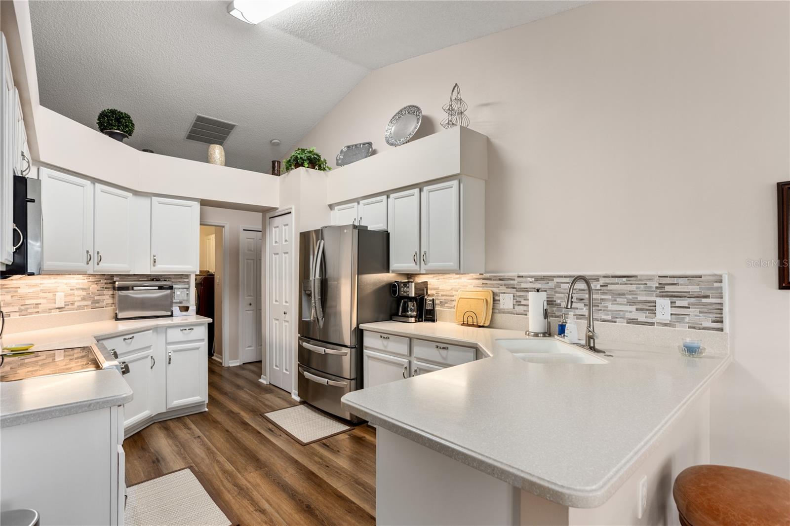 Image 4 of 47 For 25233 Lost Oak Circle