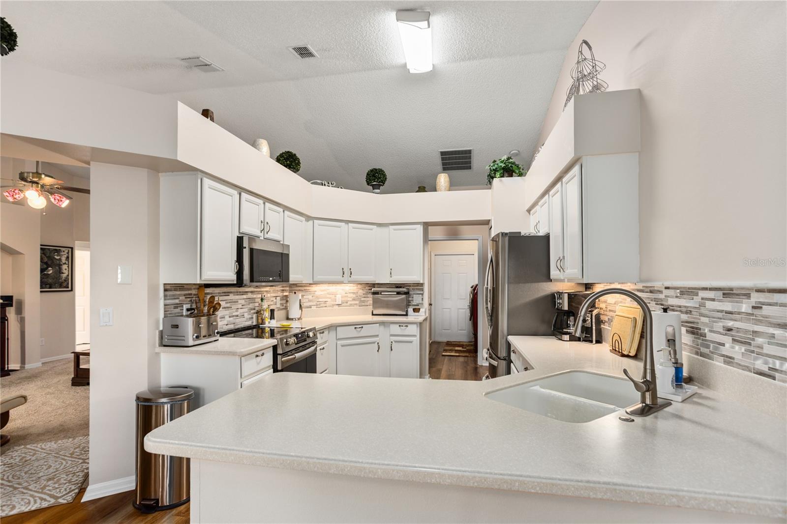 Image 6 of 47 For 25233 Lost Oak Circle