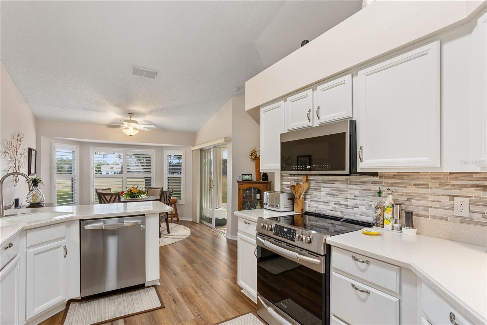 Image 8 of 47 For 25233 Lost Oak Circle