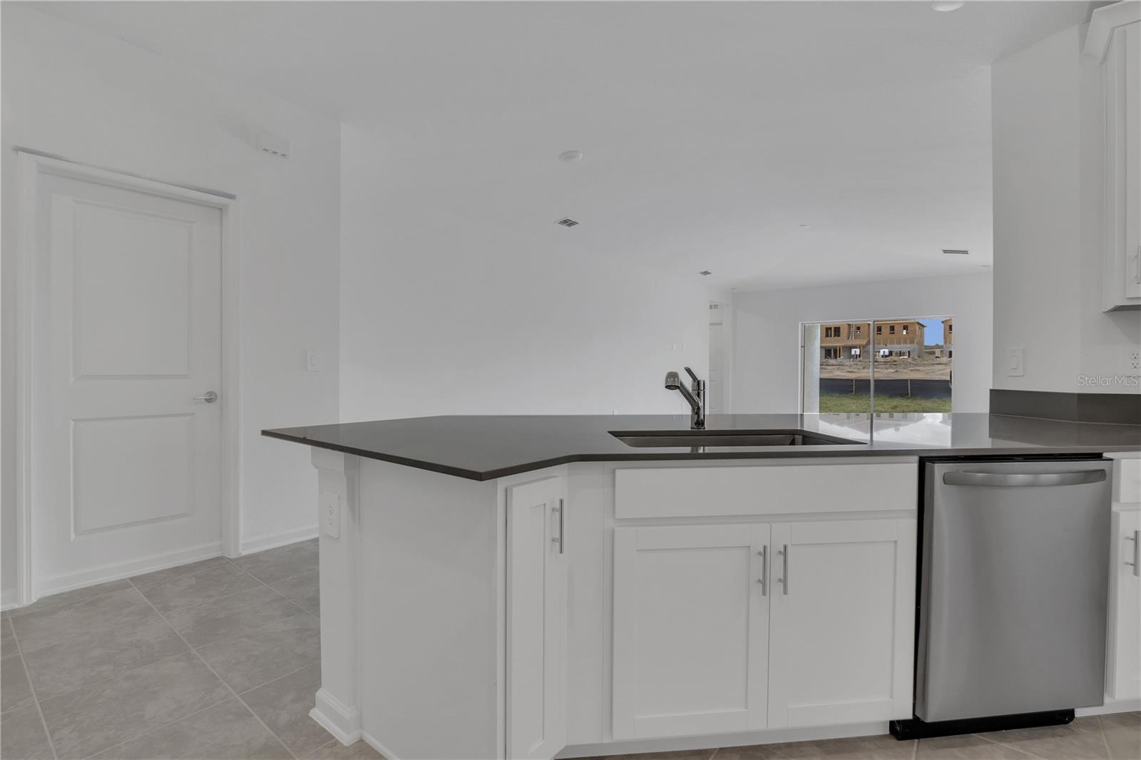 Image 11 of 44 For 2671 Armstrong Avenue A