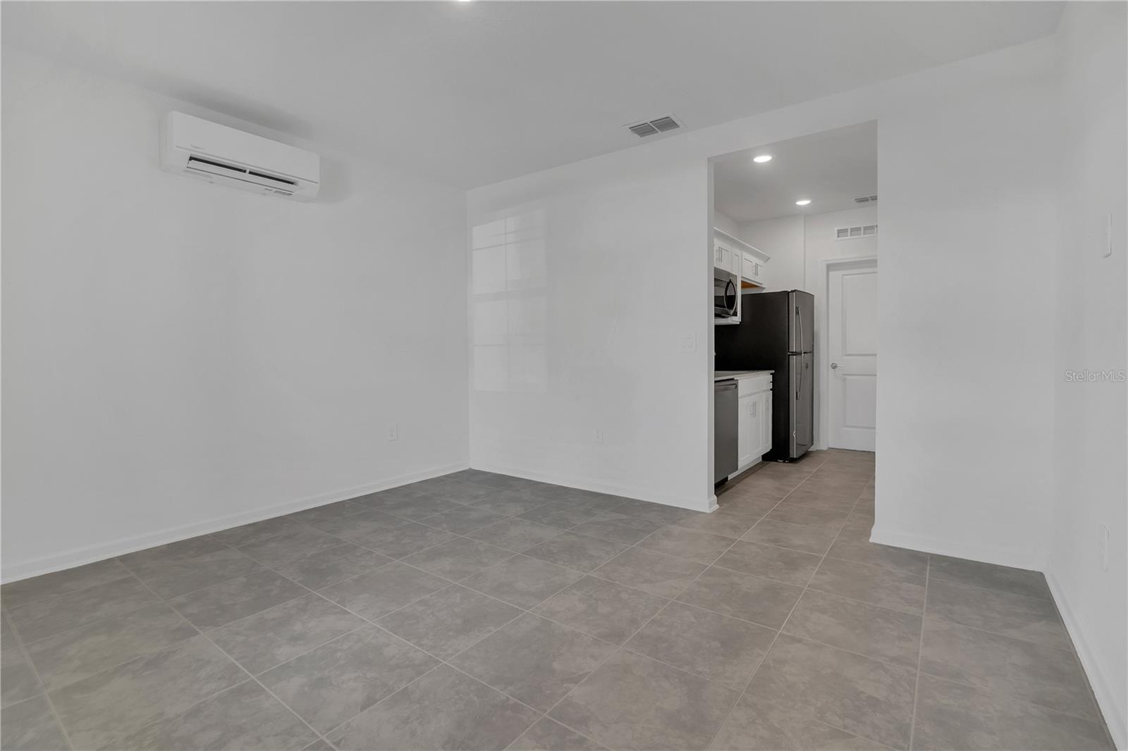 Image 13 of 44 For 2671 Armstrong Avenue A